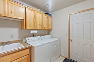 57584 Whistler Ln, Sunriver, OR 97707 - Photo 21