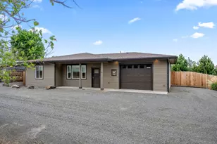 22 SE Hoff Ln, Madras, OR 97741 - Photo 1