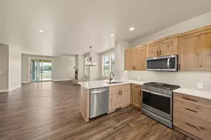 2528 NW Redwood Cir, Redmond, OR 97756 - Photo 15