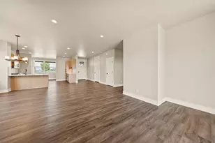 2528 NW Redwood Cir, Redmond, OR 97756 - Photo 11