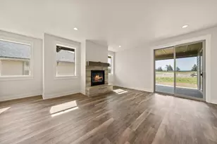 2366 NW Redwood Ave, Redmond, OR 97756 - Photo 9