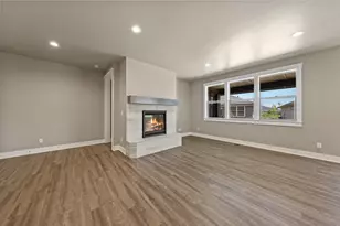 2622 NW Redwood Cir, Redmond, OR 97756 - Photo 9