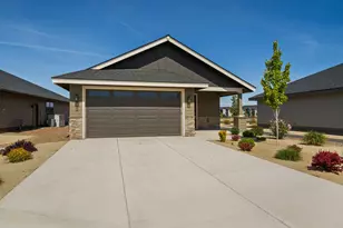 2633 NW Redwood Cir, Redmond, OR 97756 - Photo 1