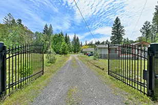 261 White Oak Dr, Cave Junction, OR 97523 - Photo 3