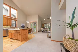 19501 Pond Meadow Ave, Bend, OR 97702 - Photo 9