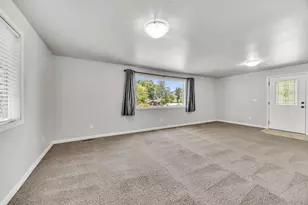 225 Wilson Rd, Central Point, OR 97502 - Photo 5