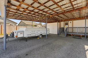 605 SE Kinkade Rd, Madras, OR 97741 - Photo 5