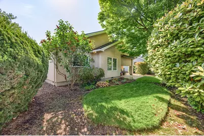 754 Fernwood Drive, Medford, OR 97504 - Photo 35