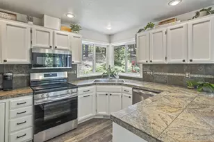 900 Shadow Hills Dr, Grants Pass, OR 97526 - Photo 7