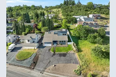 4400 Hillcrest Road, Medford, OR 97504 - Photo 3