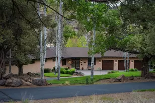 8050 NW Grubstake Way, Redmond, OR 97756 - Photo 7