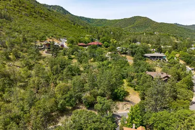 390 Strawberry Lane, Ashland, OR 97520 - Photo 17