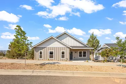 420 SE Manzanita Drive, Madras, OR 97741 - Photo 1