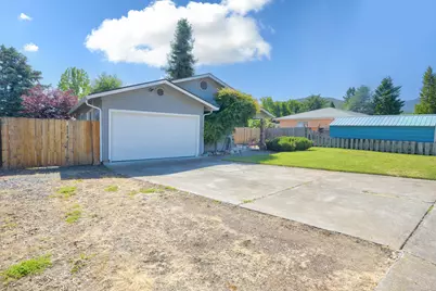 539 James Street, Talent, OR 97540 - Photo 3