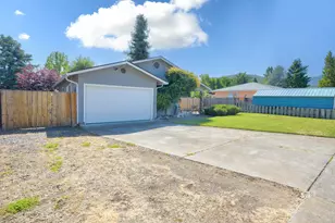 539 James St, Talent, OR 97540 - Photo 3