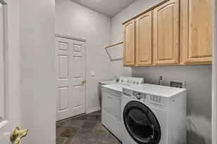 19571 SW Simpson Ave, Bend, OR 97702 - Photo 35