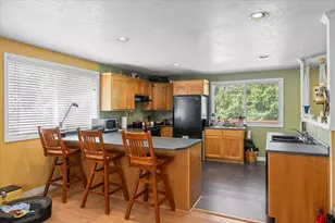 6041 Sterling Creek Rd, Jacksonville, OR 97530 - Photo 9