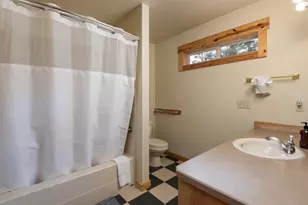 8825 Canyon Wren Ct, Redmond, OR 97756 - Photo 17