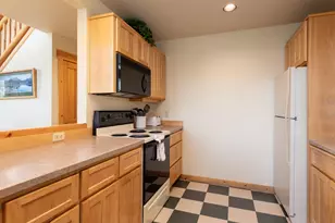 8825 Canyon Wren Ct, Redmond, OR 97756 - Photo 15