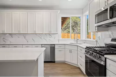 1169 Orange Blossom Drive #130, Klamath Falls, OR 97601 - Photo 11