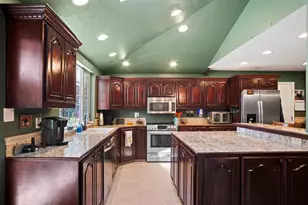 255 Queens Branch Rd, Rogue River, OR 97537 - Photo 9