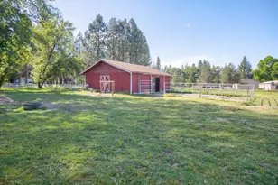 255 Queens Branch Rd, Rogue River, OR 97537 - Photo 3