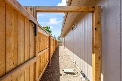 748 SW Madison Street, Madras, OR 97741 - Photo 23