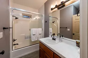 2642 NE Keats Dr, Bend, OR 97701 - Photo 15