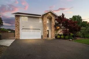 1553 Panoramic Loop, Grants Pass, OR 97527 - Photo 1