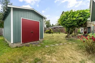 605 W 4th St, Phoenix, OR 97535 - Photo 33