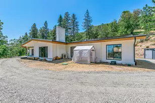 2555 Old Military Rd, Central Point, OR 97502 - Photo 27