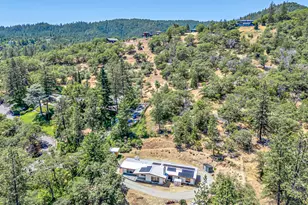 2555 Old Military Rd, Central Point, OR 97502 - Photo 33