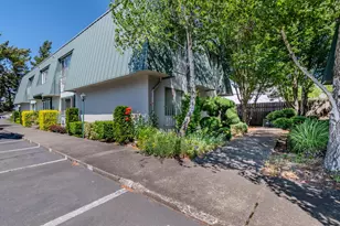 349 W Pine St, Central Point, OR 97502 - Photo 27