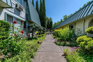 349 W Pine St, Central Point, OR 97502 - Photo 1