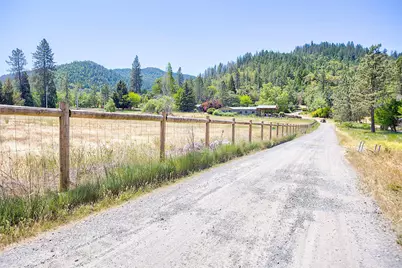 251 W Savage Creek Road, Grants Pass, OR 97527 - Photo 7