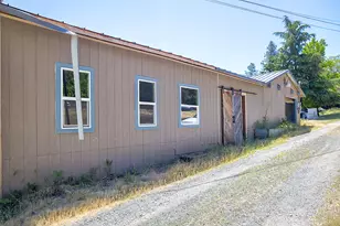 251 W Savage Creek Rd, Grants Pass, OR 97527 - Photo 13