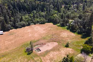 251 W Savage Creek Rd, Grants Pass, OR 97527 - Photo 3