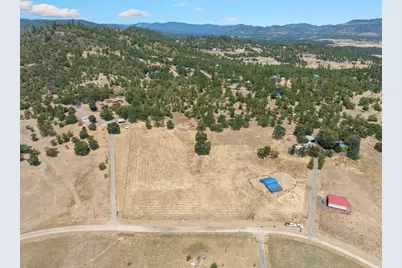 510 Chateau Drive, Eagle Point, OR 97524 - Photo 5