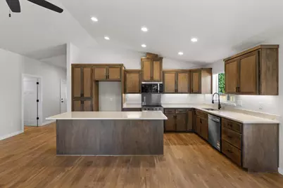 1865 Gabriel Way, Medford, OR 97501 - Photo 5