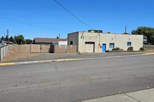 84 SW K St, Madras, OR 97741 - Photo 1