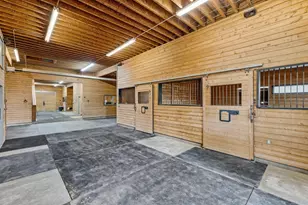 67480 Cloverdale Rd, Bend, OR 97703 - Photo 61