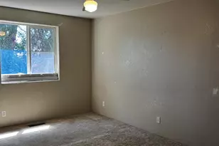 2536 Seneca St, Medford, OR 97501 - Photo 5