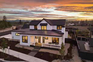 371 NW Crosby Dr, Bend, OR 97703 - Photo 3