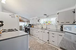 1049 Lakeshore Dr, Klamath Falls, OR 97601 - Photo 9