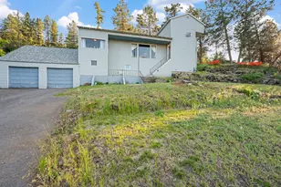 1049 Lakeshore Dr, Klamath Falls, OR 97601 - Photo 1