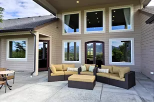 2054 Jaynes Dr, Grants Pass, OR 97527 - Photo 3