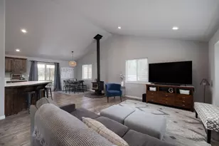 55659 Swan Rd, Bend, OR 97707 - Photo 3