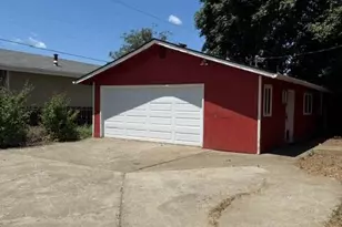 236 S Caves Ave, Cave Junction, OR 97523 - Photo 35