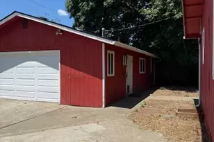 236 S Caves Ave, Cave Junction, OR 97523 - Photo 37