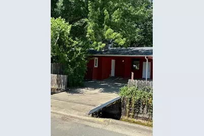 236 S Caves Avenue, Cave Junction, OR 97523 - Photo 5